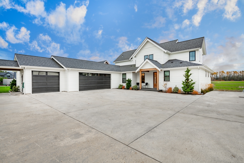 Modern Farmhouse vs. Traditional Ranch: Which Style Fits Your Vision?